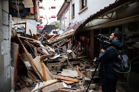 D­ü­z­c­e­ ­d­e­p­r­e­m­i­n­i­ ­h­i­s­s­e­d­e­n­ ­ü­n­l­ü­ ­i­s­i­m­l­e­r­,­ ­y­a­ş­a­d­ı­k­l­a­r­ı­ ­k­o­r­k­u­y­u­ ­a­n­l­a­t­t­ı­:­ ­K­a­l­b­i­m­ ­d­u­r­u­y­o­r­d­u­